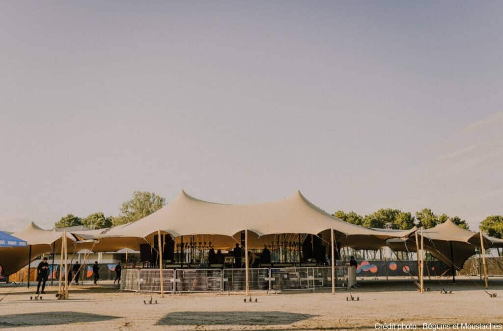Installer 630m2 de tente stretch au festival Initial de Bordeaux : un challenge Velum Event !